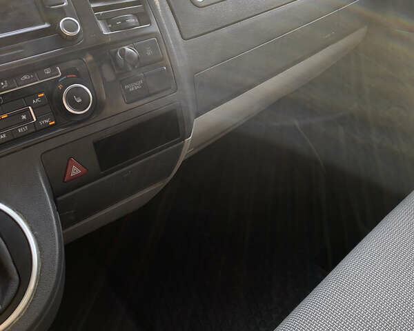 Чорний Фольксваген Каравелла, об'ємом двигуна 1.97 л та пробігом 297 тис. км за 21000 $, фото 16 на Automoto.ua