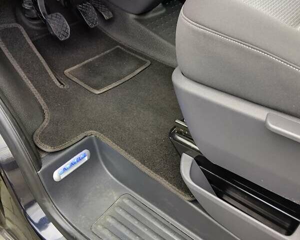 Черный Фольксваген Каравелла, объемом двигателя 2 л и пробегом 295 тыс. км за 26500 $, фото 23 на Automoto.ua