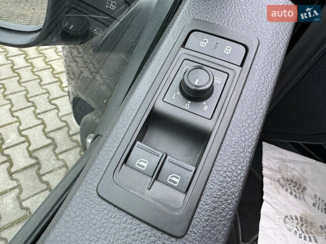 Черный Фольксваген Каравелла, объемом двигателя 1.97 л и пробегом 282 тыс. км за 26500 $, фото 20 на Automoto.ua