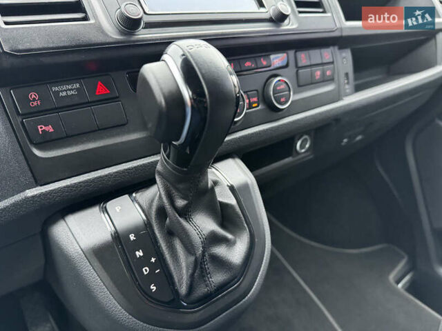 Черный Фольксваген Каравелла, объемом двигателя 1.97 л и пробегом 282 тыс. км за 26500 $, фото 2 на Automoto.ua