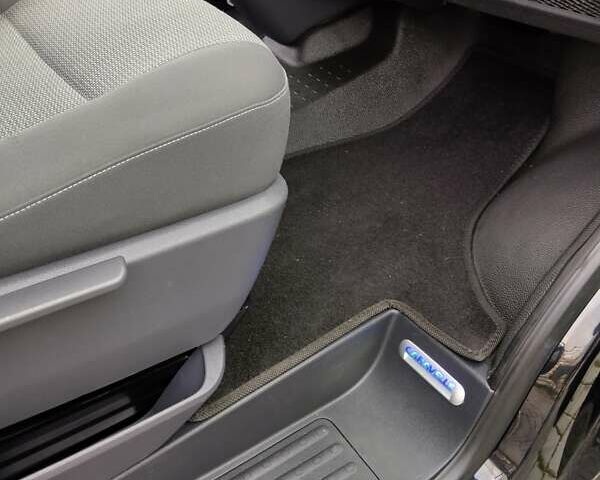 Черный Фольксваген Каравелла, объемом двигателя 2 л и пробегом 295 тыс. км за 26500 $, фото 22 на Automoto.ua