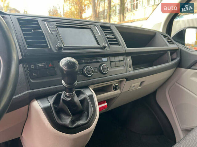 Черный Фольксваген Каравелла, объемом двигателя 2 л и пробегом 235 тыс. км за 31744 $, фото 3 на Automoto.ua