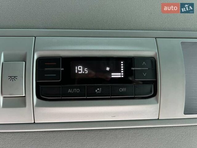 Черный Фольксваген Каравелла, объемом двигателя 1.97 л и пробегом 160 тыс. км за 36637 $, фото 3 на Automoto.ua