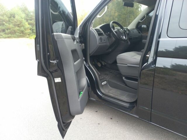 Чорний Фольксваген Каравелла, об'ємом двигуна 2 л та пробігом 235 тис. км за 19000 $, фото 10 на Automoto.ua