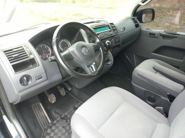 Чорний Фольксваген Каравелла, об'ємом двигуна 2 л та пробігом 235 тис. км за 19000 $, фото 11 на Automoto.ua