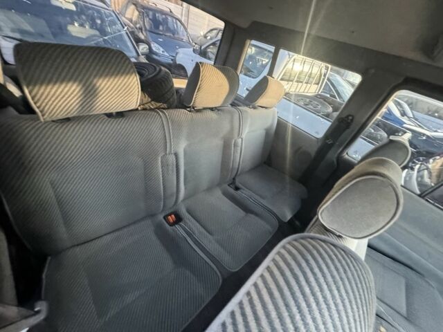 Красный Фольксваген Каравелла, объемом двигателя 2.5 л и пробегом 187 тыс. км за 3000 $, фото 8 на Automoto.ua