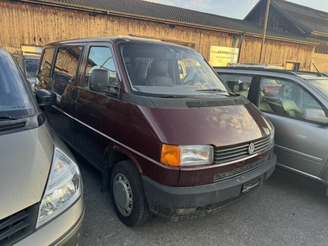 Красный Фольксваген Каравелла, объемом двигателя 2.5 л и пробегом 187 тыс. км за 3000 $, фото 1 на Automoto.ua