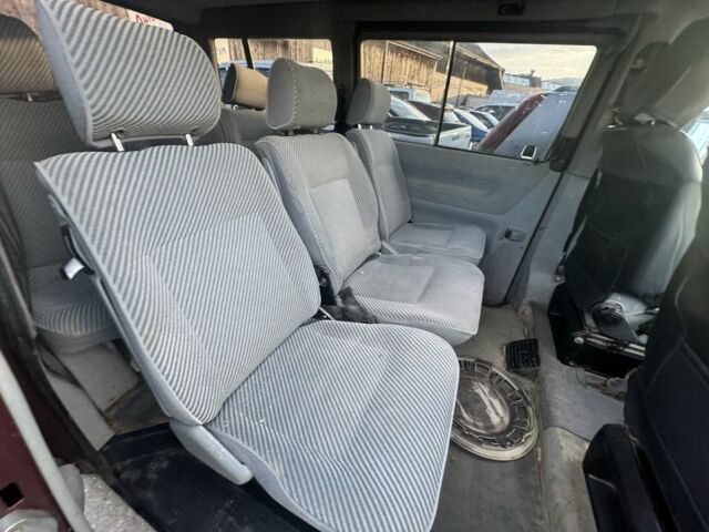 Красный Фольксваген Каравелла, объемом двигателя 2.5 л и пробегом 187 тыс. км за 3000 $, фото 7 на Automoto.ua