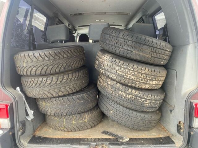 Красный Фольксваген Каравелла, объемом двигателя 2.5 л и пробегом 187 тыс. км за 3000 $, фото 20 на Automoto.ua