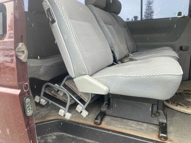 Красный Фольксваген Каравелла, объемом двигателя 2.5 л и пробегом 187 тыс. км за 3000 $, фото 21 на Automoto.ua