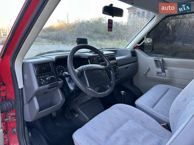 Червоний Фольксваген Каравелла, об'ємом двигуна 1.9 л та пробігом 320 тис. км за 4650 $, фото 5 на Automoto.ua