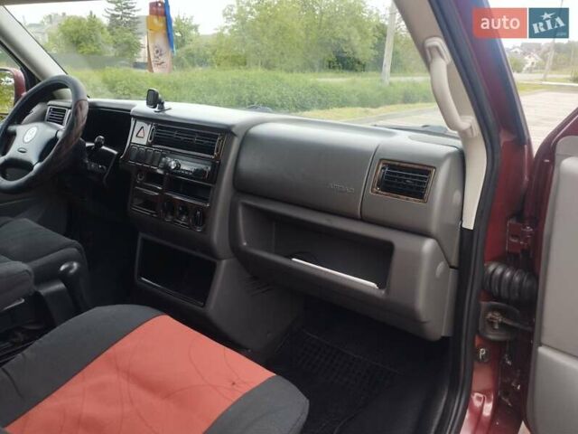 Красный Фольксваген Каравелла, объемом двигателя 2.46 л и пробегом 416 тыс. км за 7800 $, фото 3 на Automoto.ua