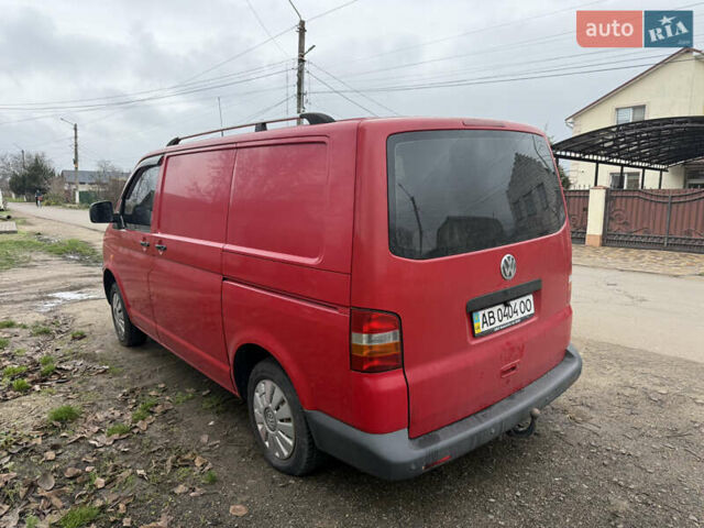 Красный Фольксваген Каравелла, объемом двигателя 2.5 л и пробегом 300 тыс. км за 4100 $, фото 5 на Automoto.ua