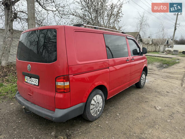 Красный Фольксваген Каравелла, объемом двигателя 2.5 л и пробегом 300 тыс. км за 4100 $, фото 3 на Automoto.ua