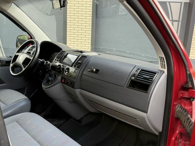 Фольксваген Каравелла 2006 в Луцке на Automoto.ua Красный Фольксваген Каравелла, объемом двигателя 1.9 л и пробегом 252 тыс. км за 8500 $, фото 3 на Automoto.ua