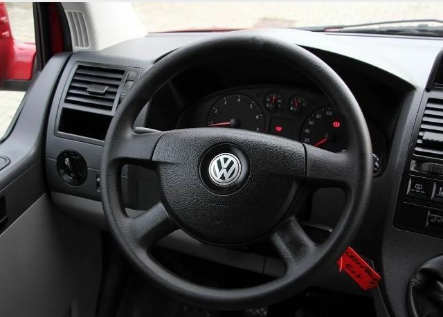 Красный Фольксваген Каравелла, объемом двигателя 0 л и пробегом 214 тыс. км за 9800 $, фото 12 на Automoto.ua