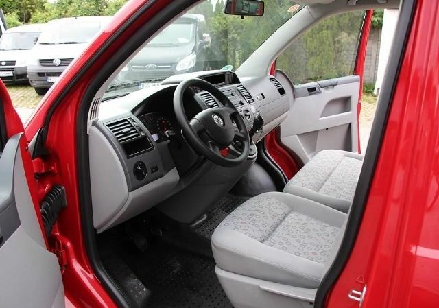 Красный Фольксваген Каравелла, объемом двигателя 0 л и пробегом 214 тыс. км за 9800 $, фото 16 на Automoto.ua