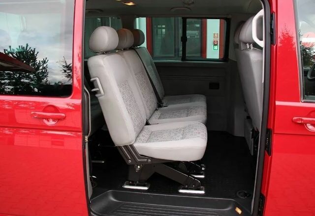 Красный Фольксваген Каравелла, объемом двигателя 0 л и пробегом 214 тыс. км за 9800 $, фото 7 на Automoto.ua