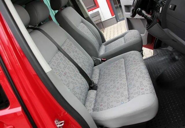 Красный Фольксваген Каравелла, объемом двигателя 0 л и пробегом 214 тыс. км за 9800 $, фото 18 на Automoto.ua