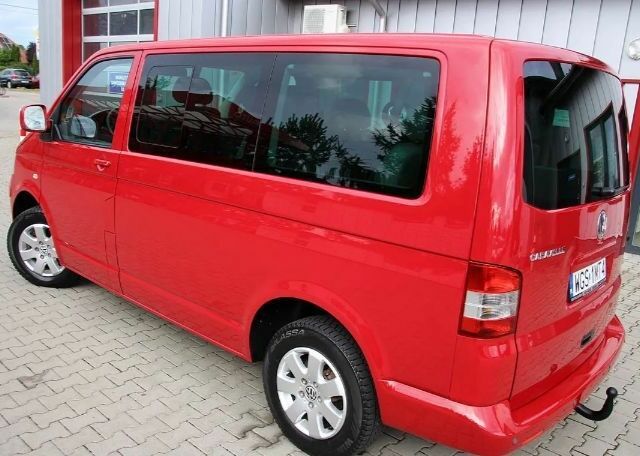 Красный Фольксваген Каравелла, объемом двигателя 0 л и пробегом 214 тыс. км за 9800 $, фото 1 на Automoto.ua