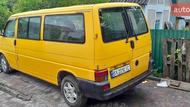 Желтый Фольксваген Каравелла, объемом двигателя 2.5 л и пробегом 460 тыс. км за 4000 $, фото 4 на Automoto.ua