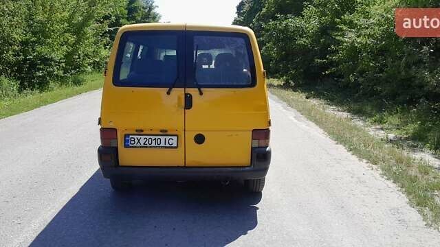 Желтый Фольксваген Каравелла, объемом двигателя 2.5 л и пробегом 460 тыс. км за 4000 $, фото 7 на Automoto.ua