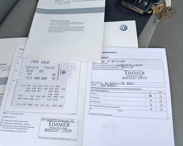 Желтый Фольксваген Каравелла, объемом двигателя 1.98 л и пробегом 305 тыс. км за 15600 $, фото 2 на Automoto.ua