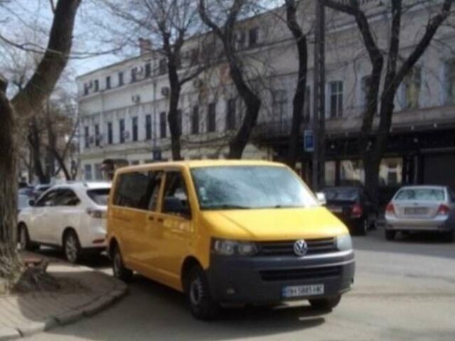 Желтый Фольксваген Каравелла, объемом двигателя 2 л и пробегом 350 тыс. км за 17000 $, фото 3 на Automoto.ua