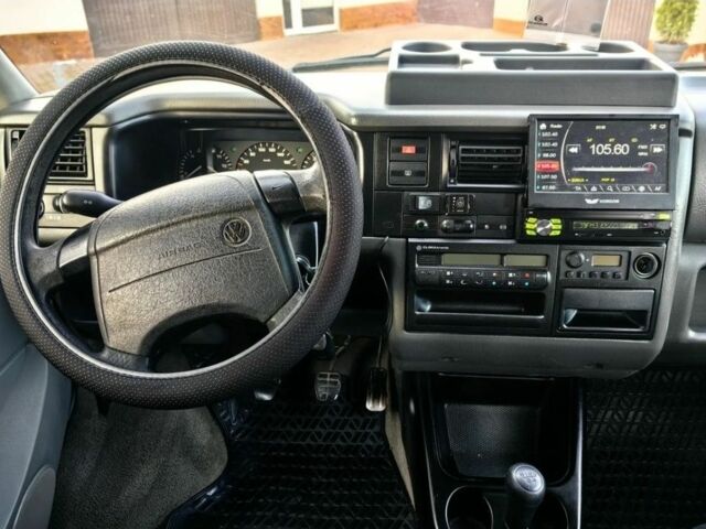 Серый Фольксваген Каравелла, объемом двигателя 2.5 л и пробегом 243 тыс. км за 2950 $, фото 14 на Automoto.ua