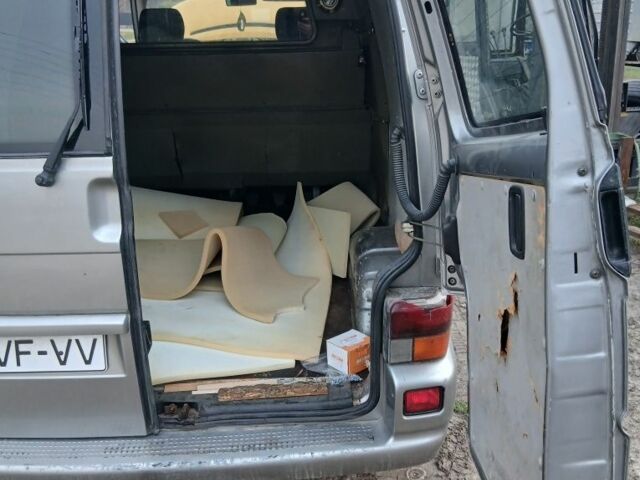 Сірий Фольксваген Каравелла, об'ємом двигуна 0 л та пробігом 270 тис. км за 3300 $, фото 4 на Automoto.ua