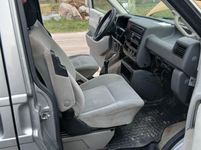 Сірий Фольксваген Каравелла, об'ємом двигуна 0 л та пробігом 270 тис. км за 3300 $, фото 1 на Automoto.ua