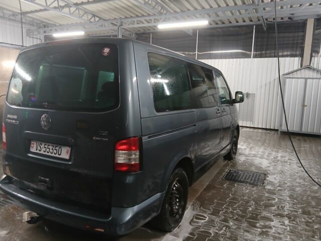 Сірий Фольксваген Каравелла, об'ємом двигуна 2.5 л та пробігом 300 тис. км за 5100 $, фото 3 на Automoto.ua