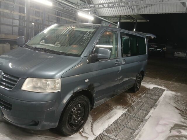 Сірий Фольксваген Каравелла, об'ємом двигуна 2.5 л та пробігом 300 тис. км за 5100 $, фото 1 на Automoto.ua