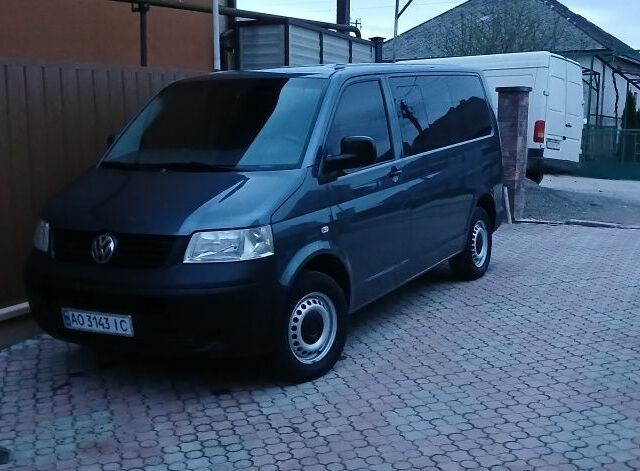 Сірий Фольксваген Каравелла, об'ємом двигуна 1.9 л та пробігом 216 тис. км за 13750 $, фото 3 на Automoto.ua