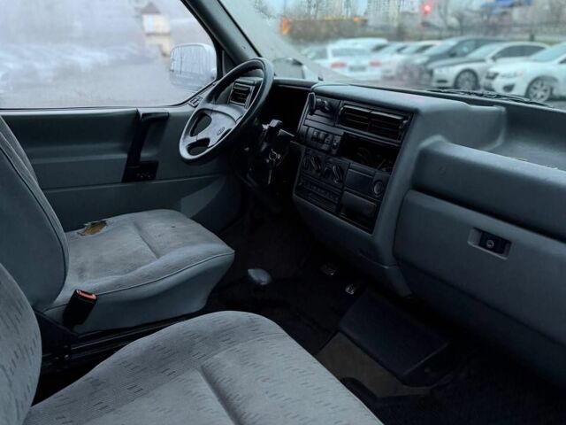 Серый Фольксваген Каравелла, объемом двигателя 0 л и пробегом 252 тыс. км за 2950 $, фото 7 на Automoto.ua