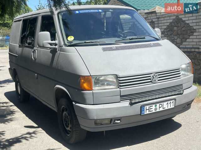Серый Фольксваген Каравелла, объемом двигателя 2.4 л и пробегом 280 тыс. км за 4500 $, фото 1 на Automoto.ua