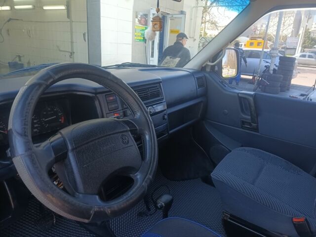 Серый Фольксваген Каравелла, объемом двигателя 2.8 л и пробегом 430 тыс. км за 8900 $, фото 4 на Automoto.ua