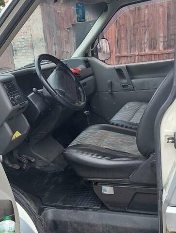 Серый Фольксваген Каравелла, объемом двигателя 1.9 л и пробегом 450 тыс. км за 4000 $, фото 6 на Automoto.ua