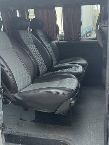 Серый Фольксваген Каравелла, объемом двигателя 1.9 л и пробегом 450 тыс. км за 4000 $, фото 7 на Automoto.ua