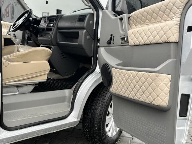 Серый Фольксваген Каравелла, объемом двигателя 2.5 л и пробегом 399 тыс. км за 13499 $, фото 7 на Automoto.ua