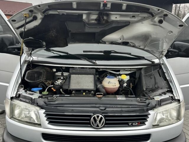 Серый Фольксваген Каравелла, объемом двигателя 2.5 л и пробегом 399 тыс. км за 13499 $, фото 3 на Automoto.ua