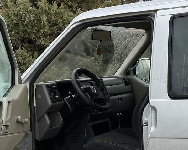 Серый Фольксваген Каравелла, объемом двигателя 2.5 л и пробегом 510 тыс. км за 9499 $, фото 38 на Automoto.ua