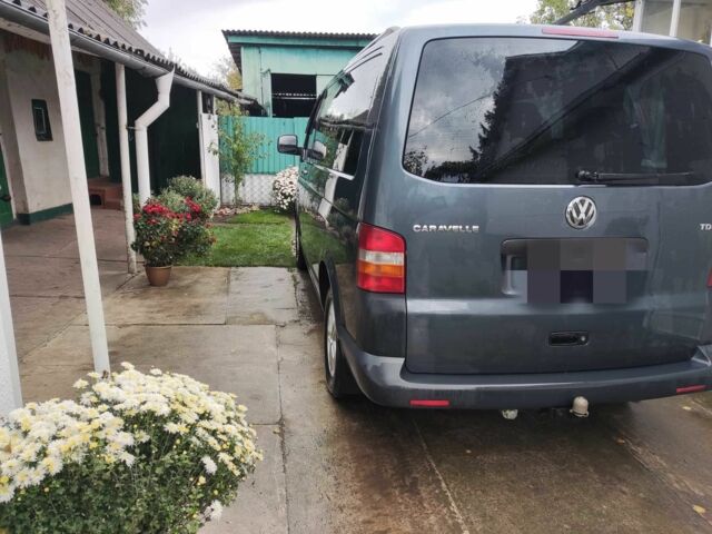 Серый Фольксваген Каравелла, объемом двигателя 2.5 л и пробегом 305 тыс. км за 11000 $, фото 4 на Automoto.ua