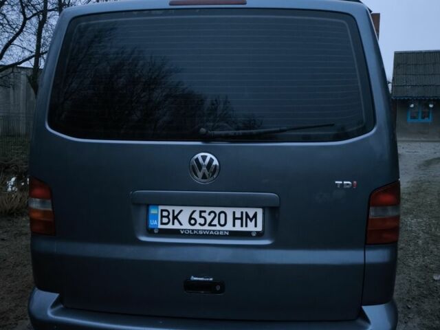 Серый Фольксваген Каравелла, объемом двигателя 2.5 л и пробегом 420 тыс. км за 9800 $, фото 3 на Automoto.ua