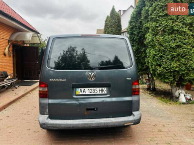 Серый Фольксваген Каравелла, объемом двигателя 2.46 л и пробегом 490 тыс. км за 9000 $, фото 2 на Automoto.ua