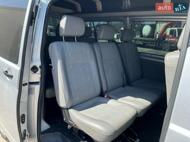 Серый Фольксваген Каравелла, объемом двигателя 2.5 л и пробегом 430 тыс. км за 9200 $, фото 7 на Automoto.ua