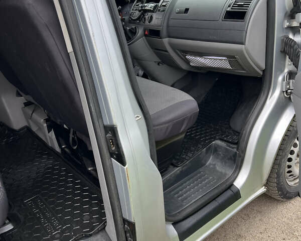 Сірий Фольксваген Каравелла, об'ємом двигуна 2.5 л та пробігом 414 тис. км за 13000 $, фото 42 на Automoto.ua