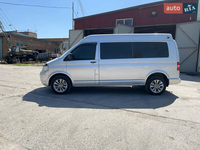 Серый Фольксваген Каравелла, объемом двигателя 2.5 л и пробегом 430 тыс. км за 9200 $, фото 8 на Automoto.ua