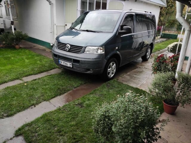 Серый Фольксваген Каравелла, объемом двигателя 2.5 л и пробегом 305 тыс. км за 11000 $, фото 3 на Automoto.ua