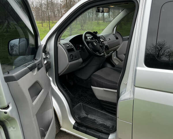 Сірий Фольксваген Каравелла, об'ємом двигуна 2.5 л та пробігом 414 тис. км за 13000 $, фото 32 на Automoto.ua